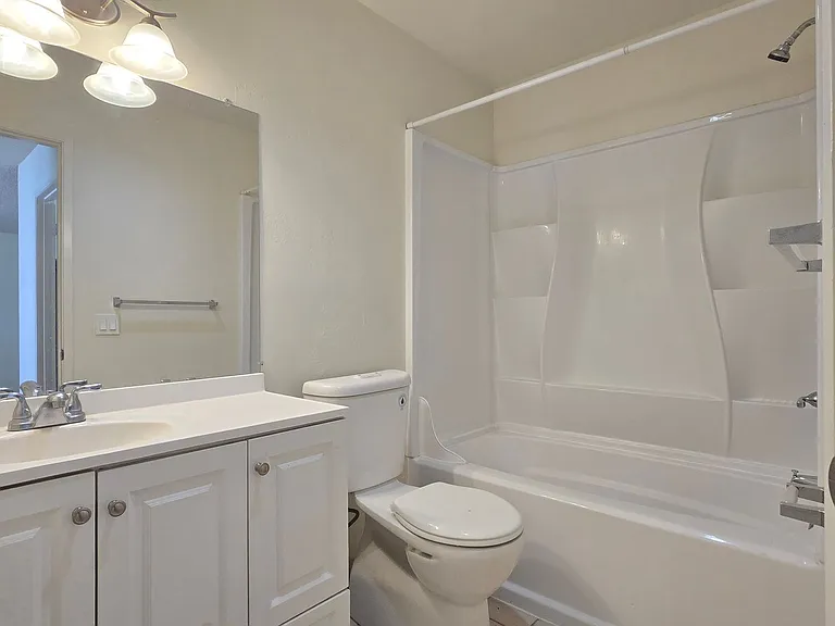 935 Azure St #6 — Photo 7