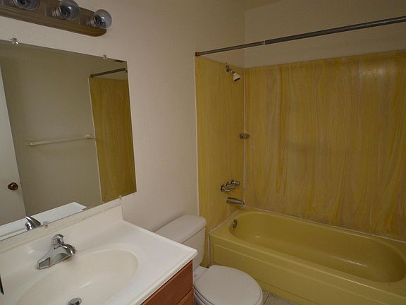 5th image of 3800 E 4th St APT 19