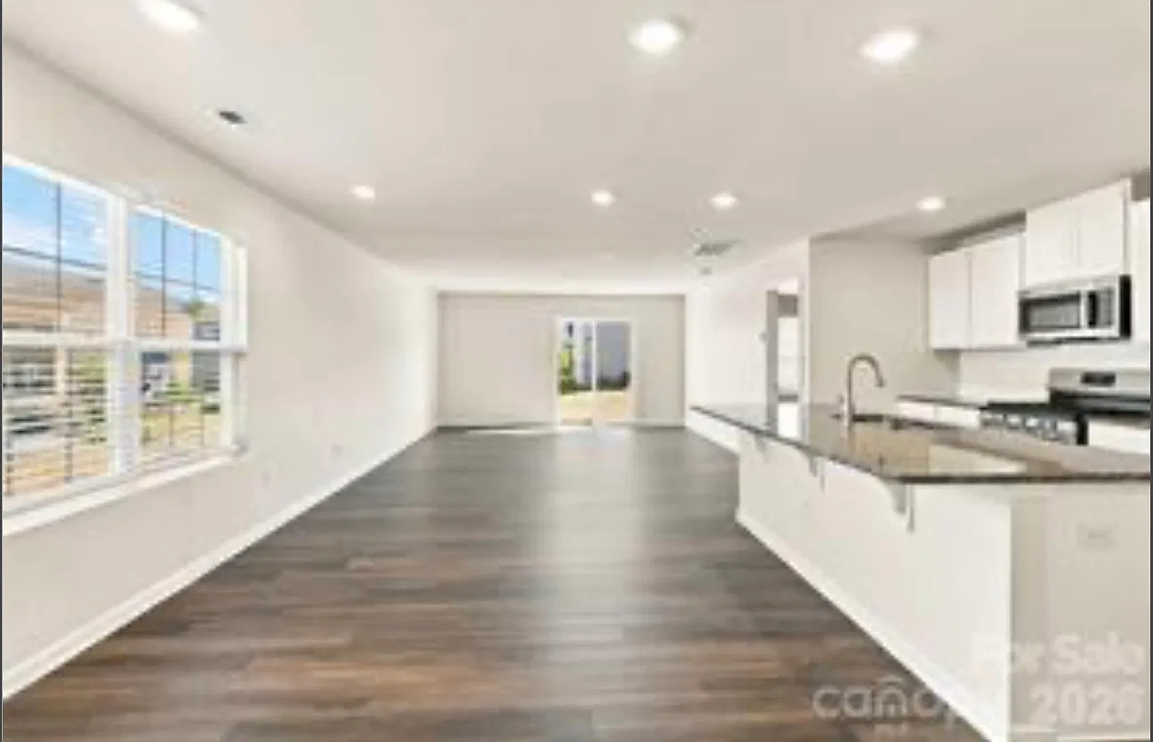 5 bed, 2361 sqft, $2,300 — Photo 4