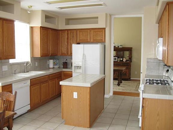 3rd image of 2204 Wheaton Trl