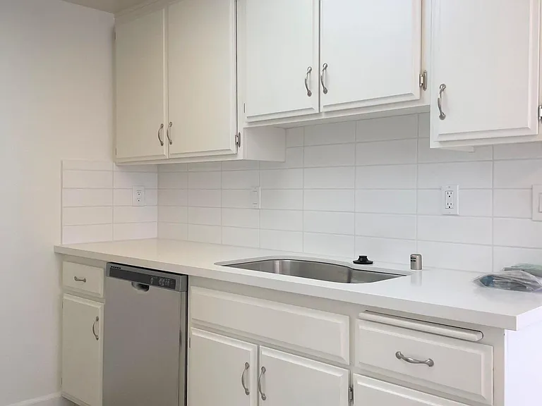 1255 W 7th St #4 — Photo 7