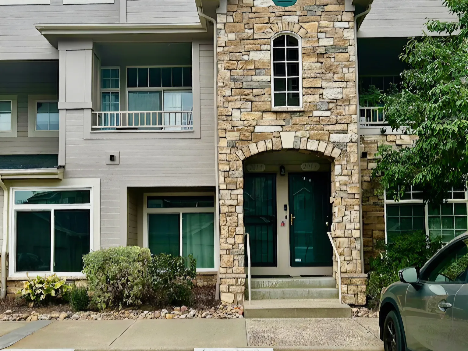 2 bed, 2.5 bath, 1224 sqft, $2,000 — Photo 1