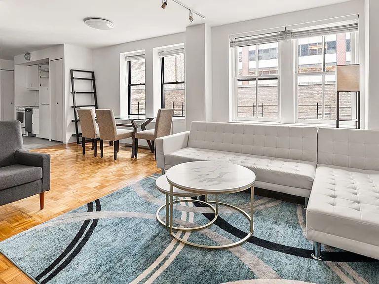 150 W 51st St #2119 — Photo 2