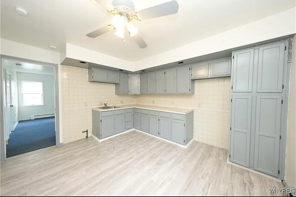 214 W Ferry St — Photo 4