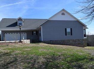 902 Miller Rd, Hodges, SC 29653