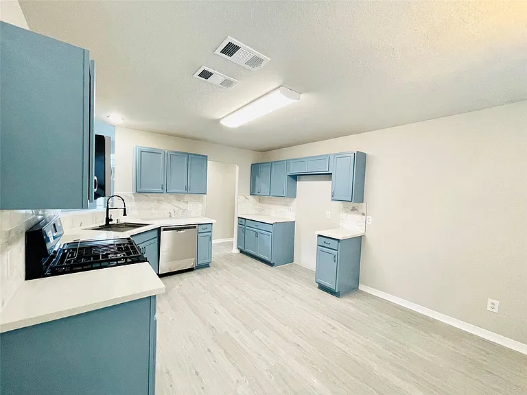 1719 Park Forest Dr — Photo 16