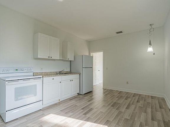 4th image of 3033 NW 15th St #A