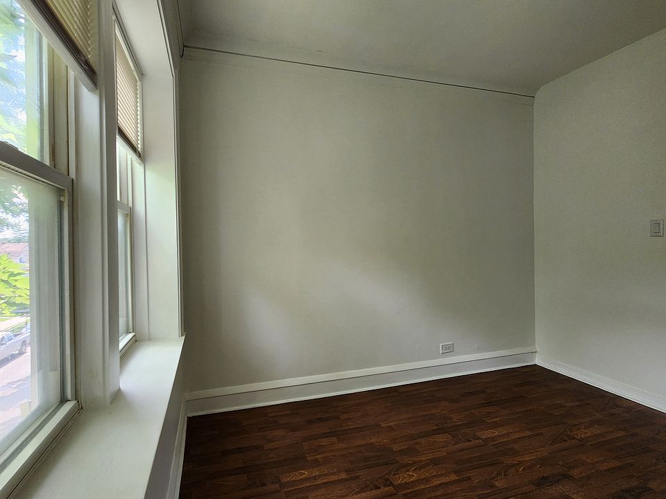 First bedroom
11' x 10'3"