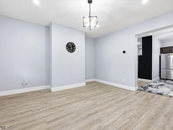 5th image of 24 Kingsley St