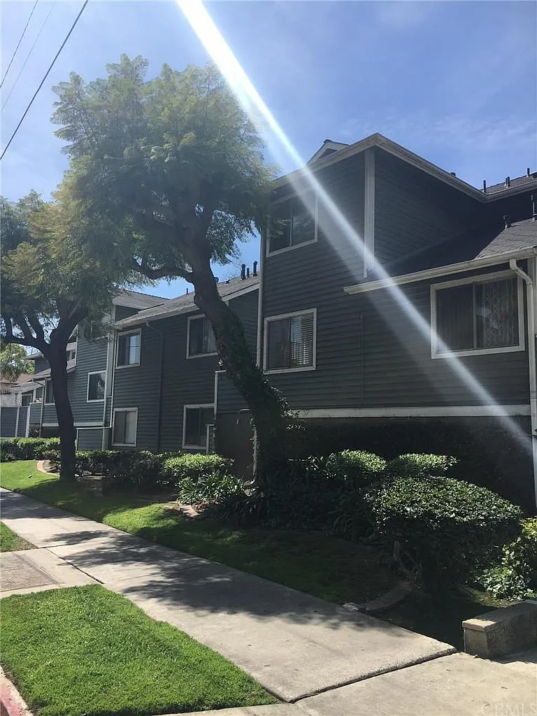 1326 N Spurgeon St #6 photo 1