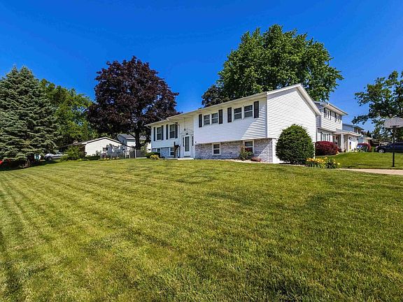 3rd image of 208 W 46th St