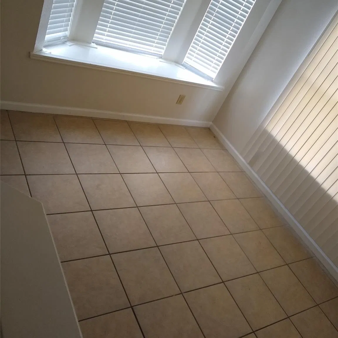 3 bed, 2.5 bath, 1907 sqft, $1,850 — Photo 3