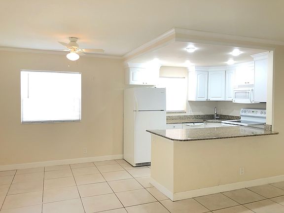 3rd image of 676 Saxony Park #O