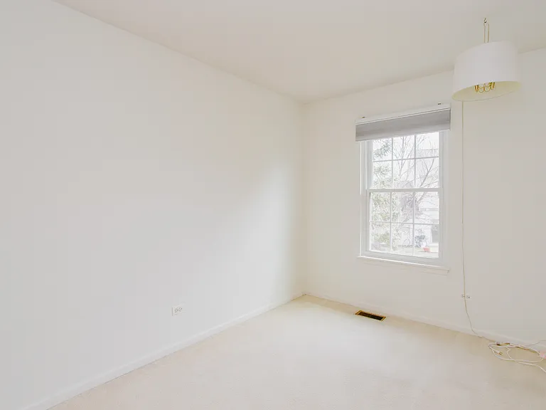1217 N Village Dr — Photo 27