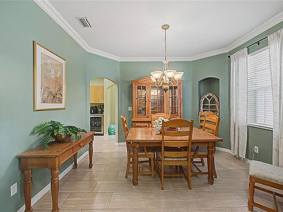 5th image of 2216 Pinecrest Dr