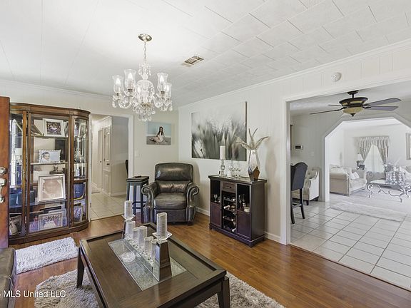 4th image of 809 Saint Augustine Ext
