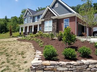1174 Lauralynn Dr, Latrobe, PA 15650