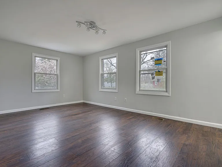 13 Swain Ave — Photo 29