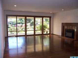 810 S Whitney Dr, Visalia, CA 93277