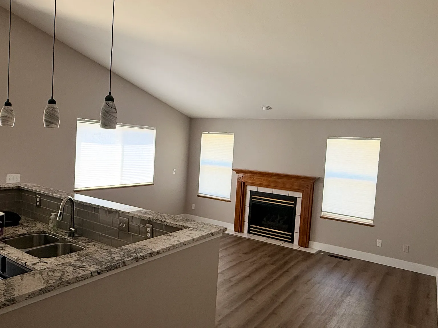 4 bed, 2146 sqft, $2,600 — Photo 3