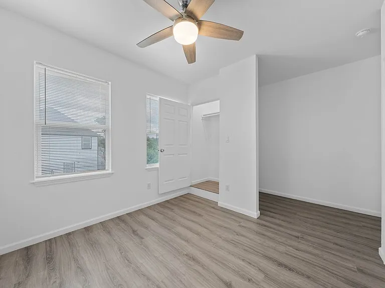 323 Gabriel St #202 — Photo 14