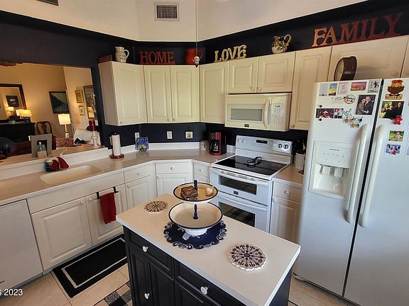 4th image of 4925 Lake Waterford Way W APT 1