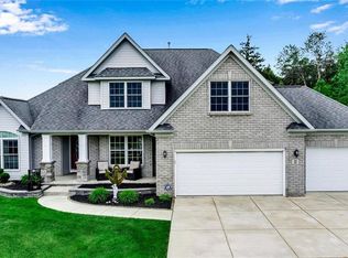 32 Nicholas Ln, Lancaster, NY 14086