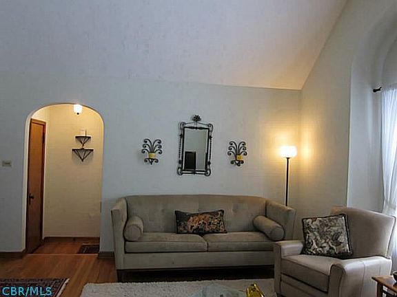 3rd image of 82 E Riverglen Dr