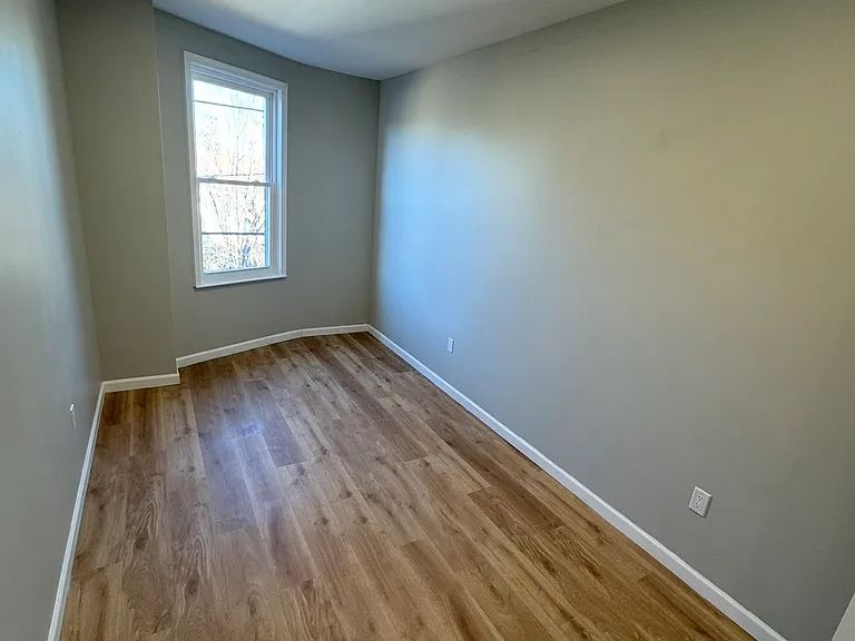 722 E 4th St #3 — Photo 11