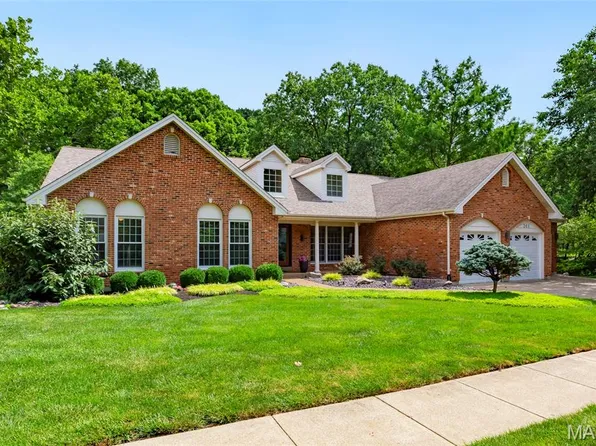 261 Turnberry Place Dr, Ballwin, MO 63011