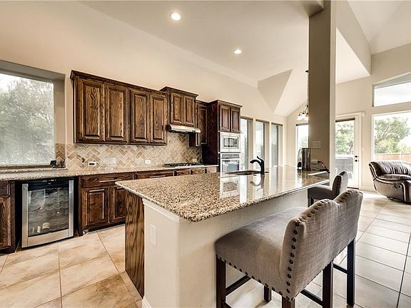 5th image of 924 Oglethorpe Ln