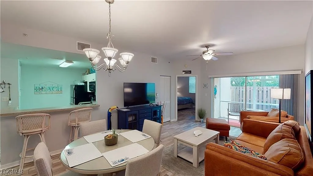 3 bed, 2.0 bath, 1043 sqft, $3,300 — Photo 2