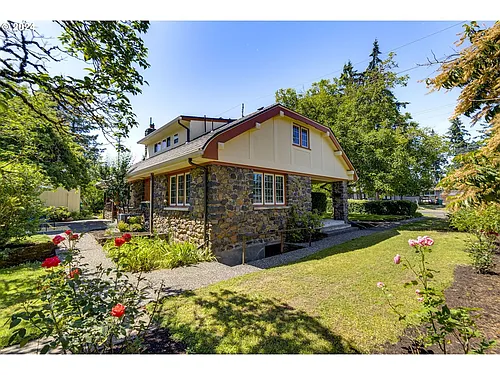 2430 SE Park Ave Photo 1