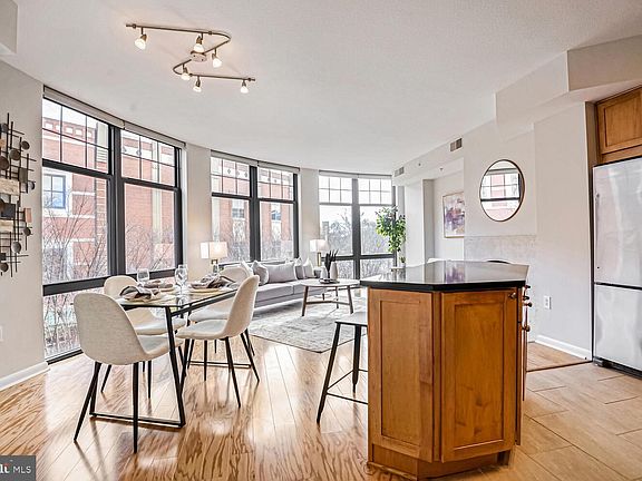 2nd image of 1021 Garfield St #337