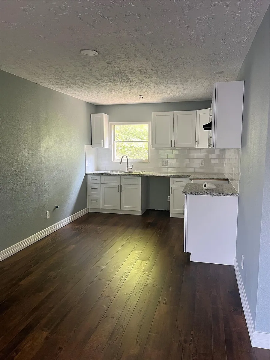 Photo 2 of 7 - 5911 Grace Ln #3 - Houston, TX Building Photo - 5911 Grace Ln #3