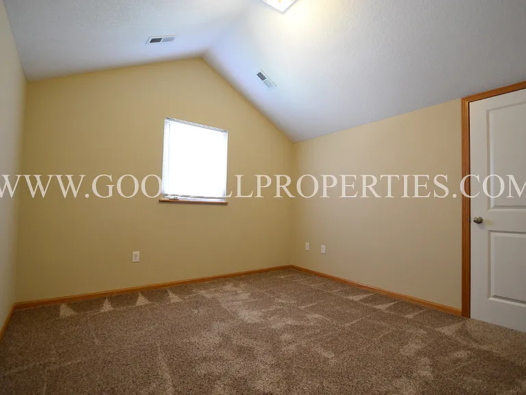 15207 Townsend Ave — Photo 8