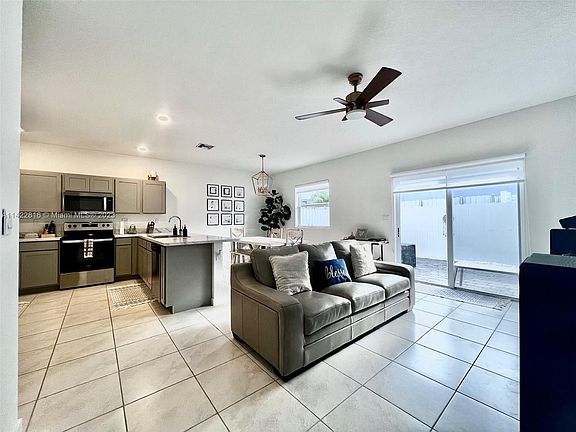 4th image of 1856 SE 9th Ave #1856