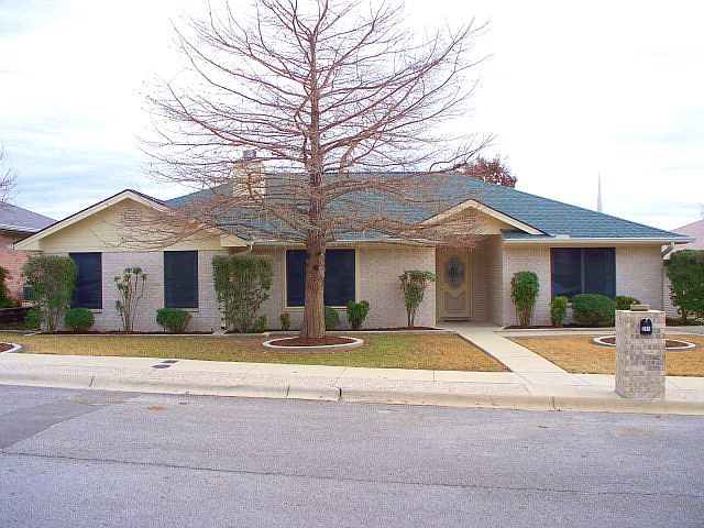 1st image of 211 Oak Hill Dr N