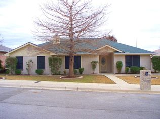 211 Oak Hill Dr N, Kerrville, TX 78028
