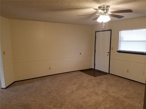 2nd image of 1004 Jo Lynn St