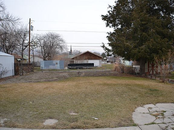 3rd image of 574 N Oakley St