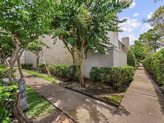 3rd image of 10673 Braes Bend Dr