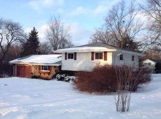 808 Oakwood Dr, Waukesha, WI 53186