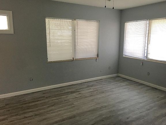 3rd image of 3608 Iroquois Ave