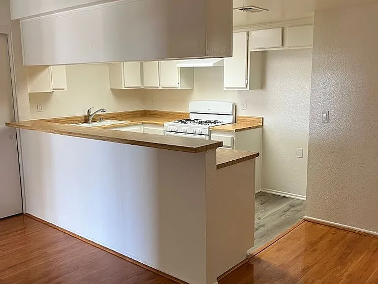 111 S Acacia Ave — Photo 13