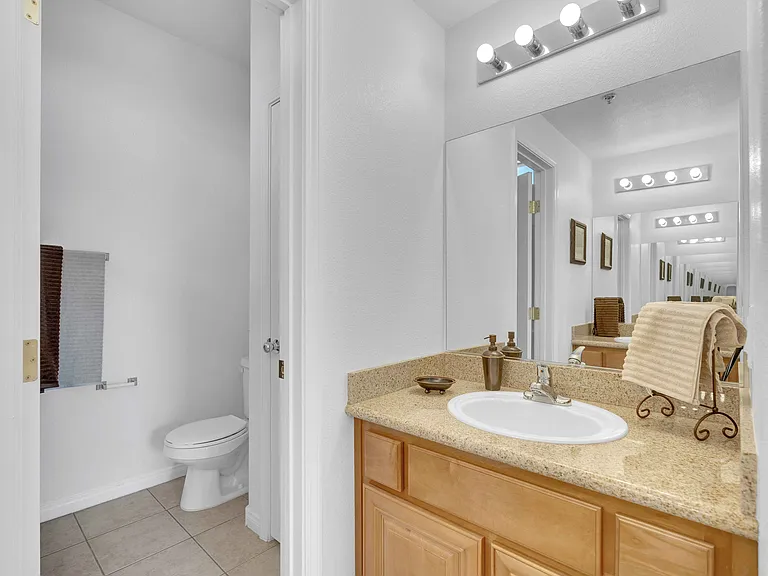9925 W Russell Rd — Photo 34