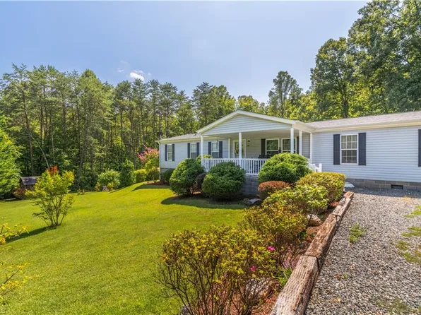 1050 Omar Ct, Walnut Cove, NC 27052