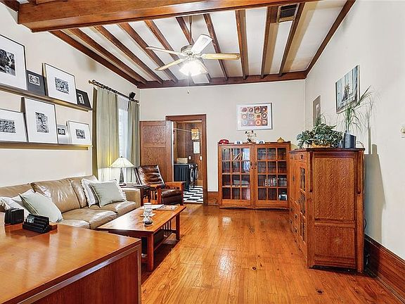 4th image of 2301 Carondelet St