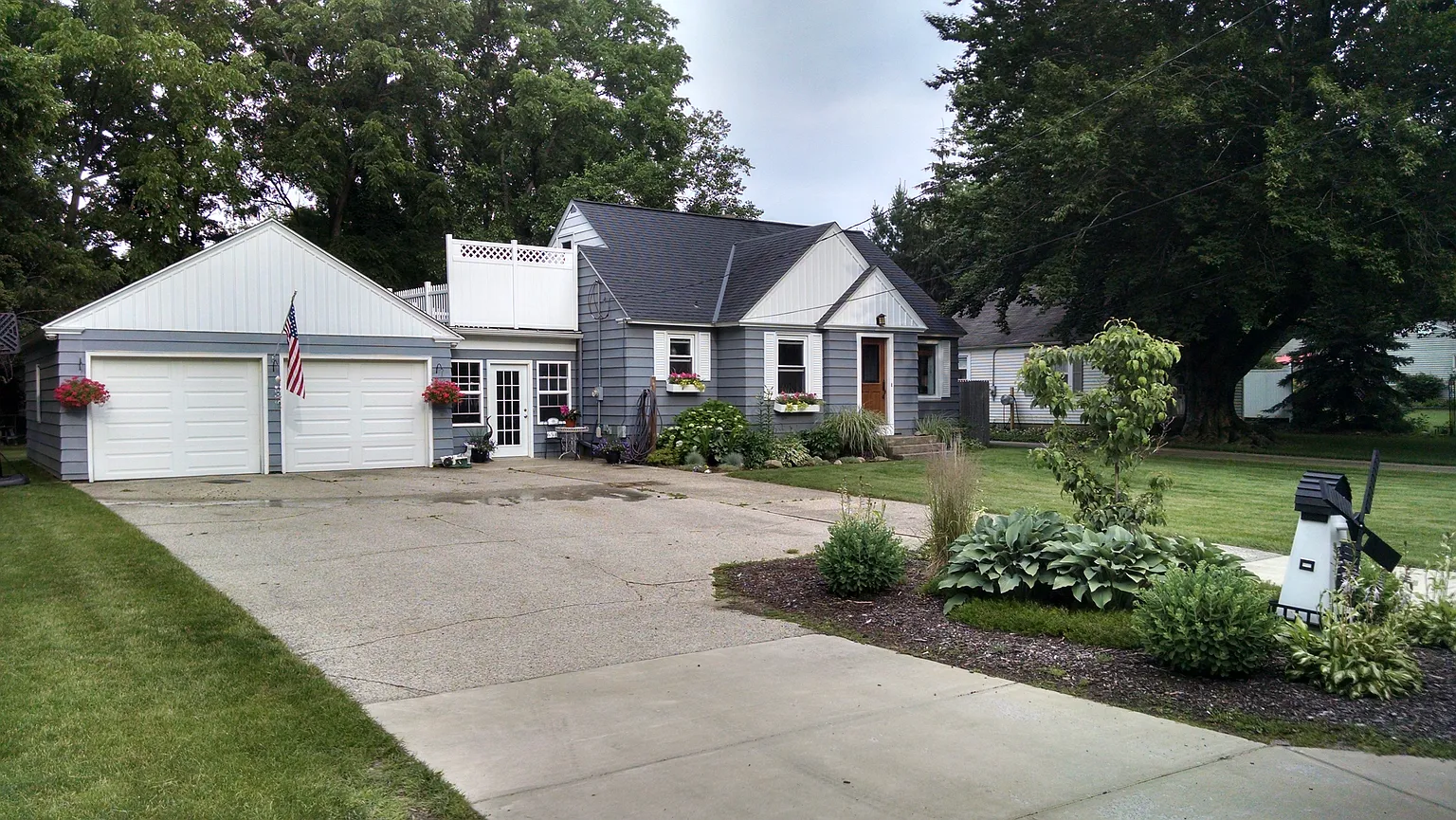 651 Steketee Ave photo 1