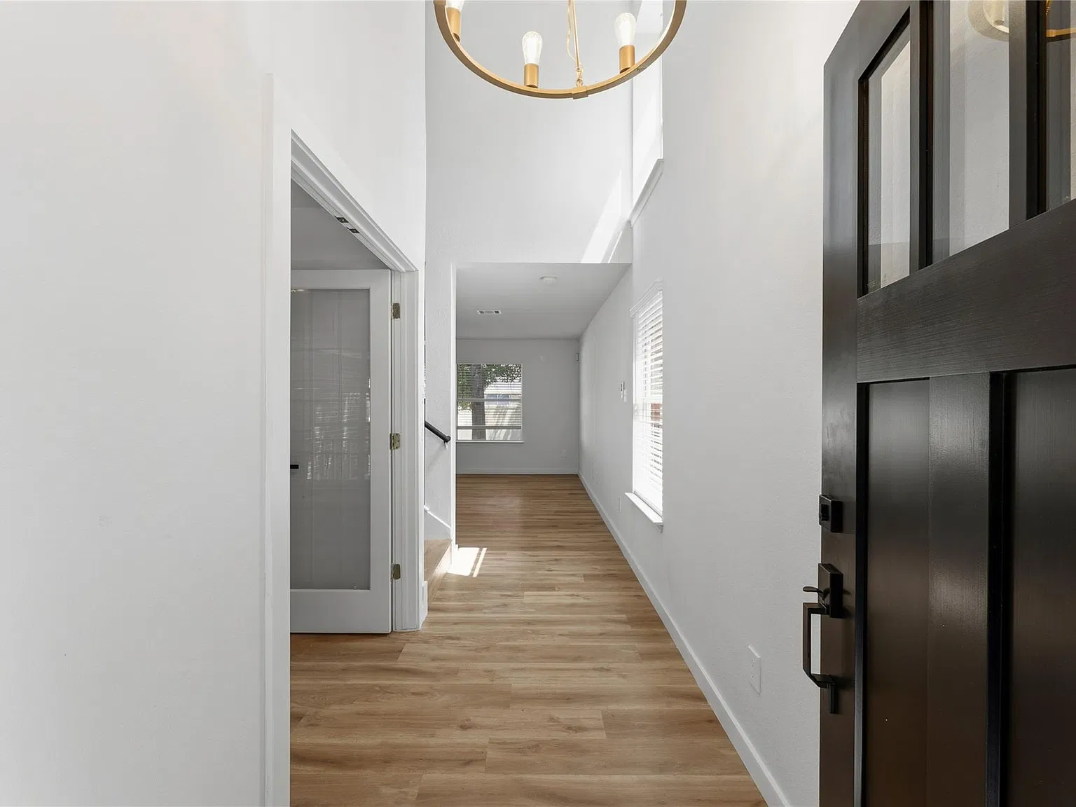3 bed, 2.5 bath, 1945 sqft, $2,450 — Photo 4